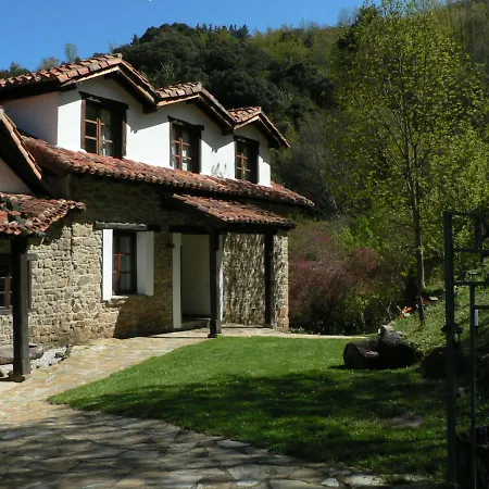 Viviendas Rurales El Covaju Кабесон-де-Льебана