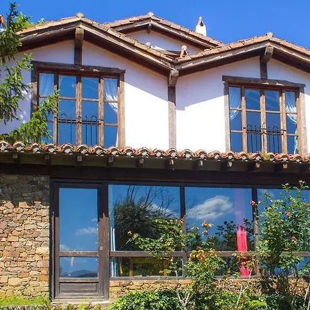 Viviendas Rurales El Covaju * Cabezón de Liébana